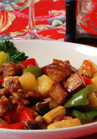 Chicken with pineapples and peppers